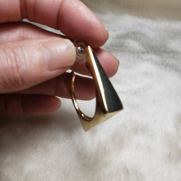 VINTAGE Geometric Goldtone Open Square Hoops Earrings Avant Garde - Picture 4 of 6